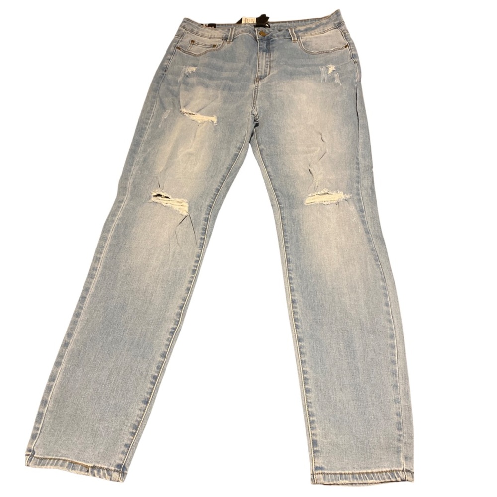 NWT FASHION NOVA DISTRESSED JEANS